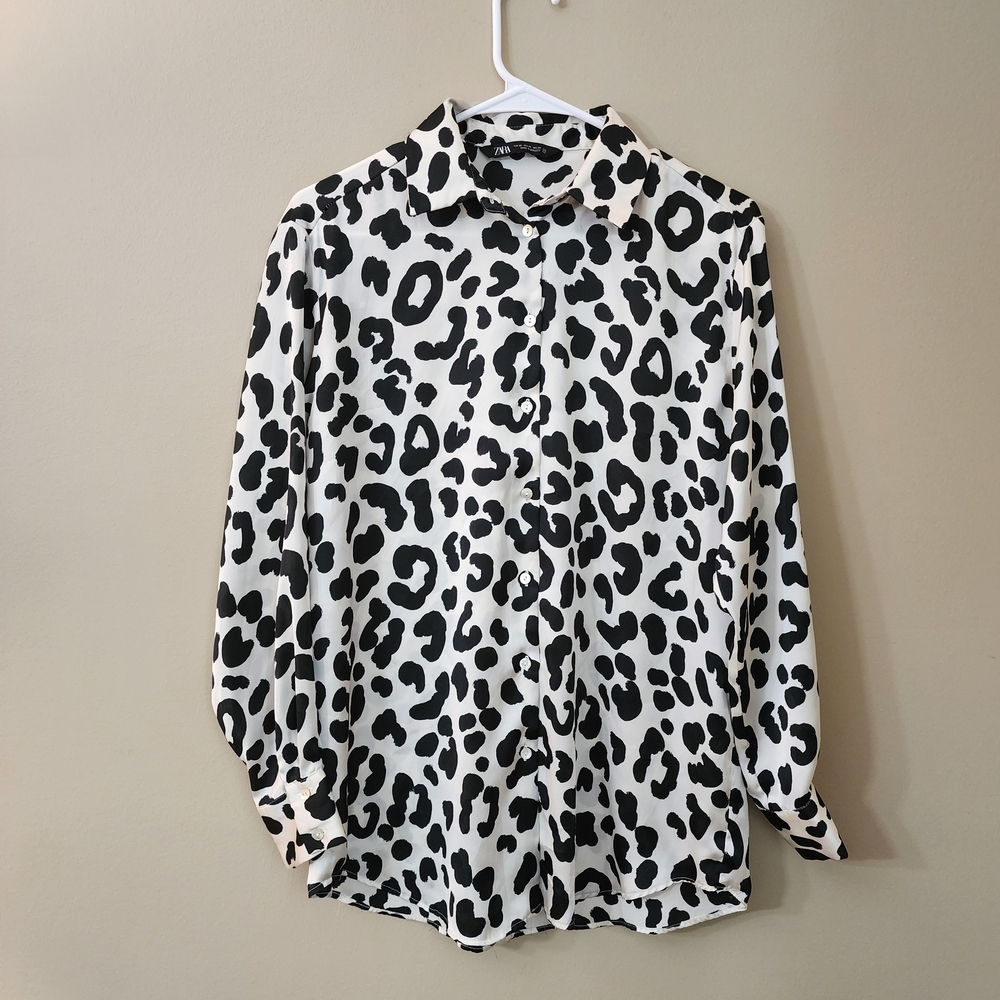Zara Size XS Black & White Leopard Print Button-Up Blouse